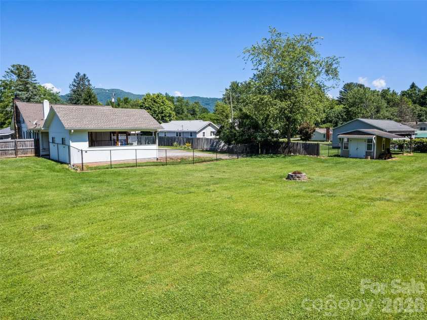 40 Avery Street, Waynesville, NC 28786.  MLS# CAR4390251, YatesRealty ID 28619. 