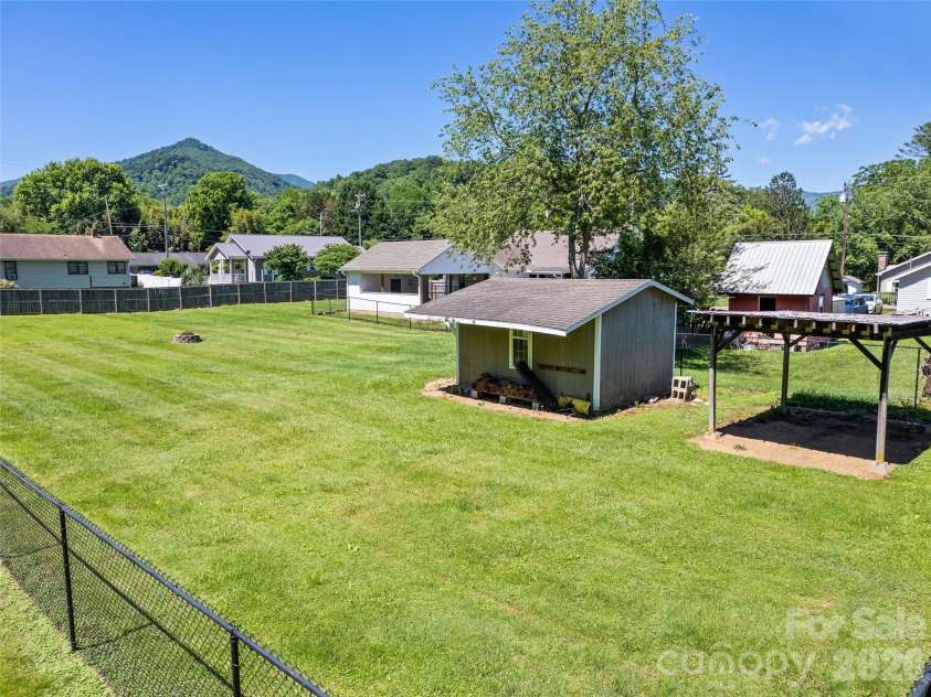 40 Avery Street, Waynesville, NC 28786.  MLS# CAR4390251, YatesRealty ID 28619. 