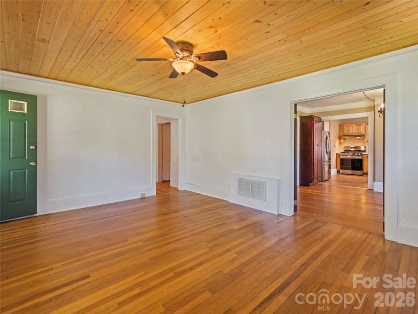 40 Avery Street, Waynesville, NC 28786.  MLS# CAR4390251, YatesRealty ID 28619. 