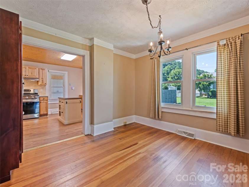 40 Avery Street, Waynesville, NC 28786.  MLS# CAR4390251, YatesRealty ID 28619. 