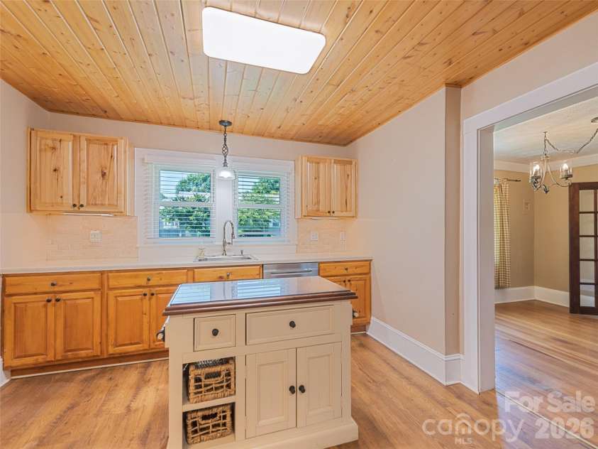 40 Avery Street, Waynesville, NC 28786.  MLS# CAR4390251, YatesRealty ID 28619. 