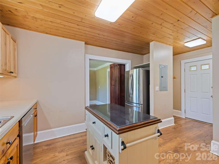 40 Avery Street, Waynesville, NC 28786.  MLS# CAR4390251, YatesRealty ID 28619. 