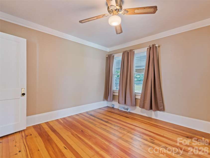 40 Avery Street, Waynesville, NC 28786.  MLS# CAR4390251, YatesRealty ID 28619. 