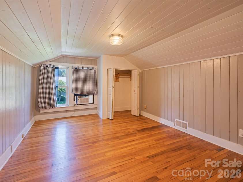 40 Avery Street, Waynesville, NC 28786.  MLS# CAR4390251, YatesRealty ID 28619. 