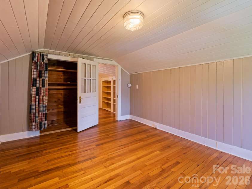 40 Avery Street, Waynesville, NC 28786.  MLS# CAR4390251, YatesRealty ID 28619. 