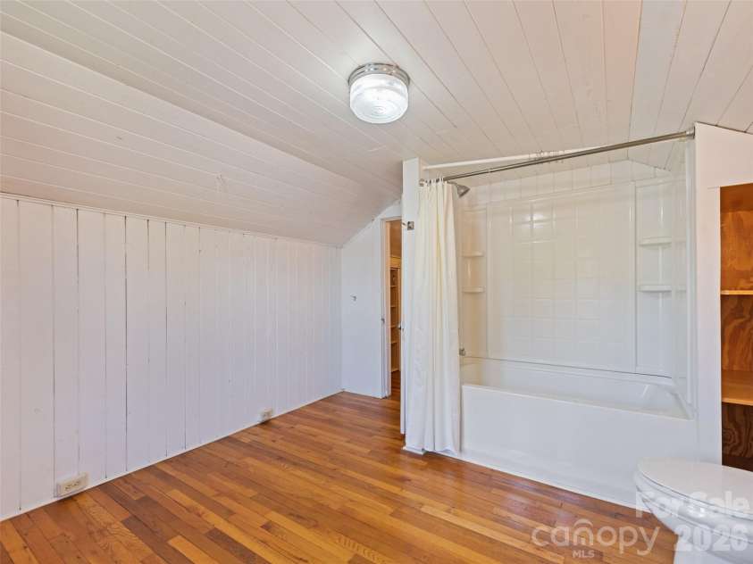 40 Avery Street, Waynesville, NC 28786.  MLS# CAR4390251, YatesRealty ID 28619. 