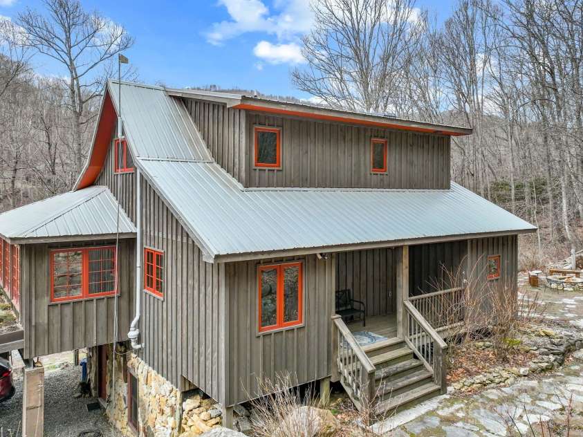 1048 Watershed Road, Mars Hill, NC 28754.  MLS# CAR4232918, YatesRealty ID 2862. Appalachian Cabin