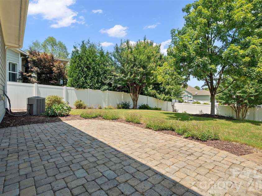 11633 Bradford Park Drive, Davidson, NC 28036.  MLS# CAR4399218, YatesRealty ID 2862. 