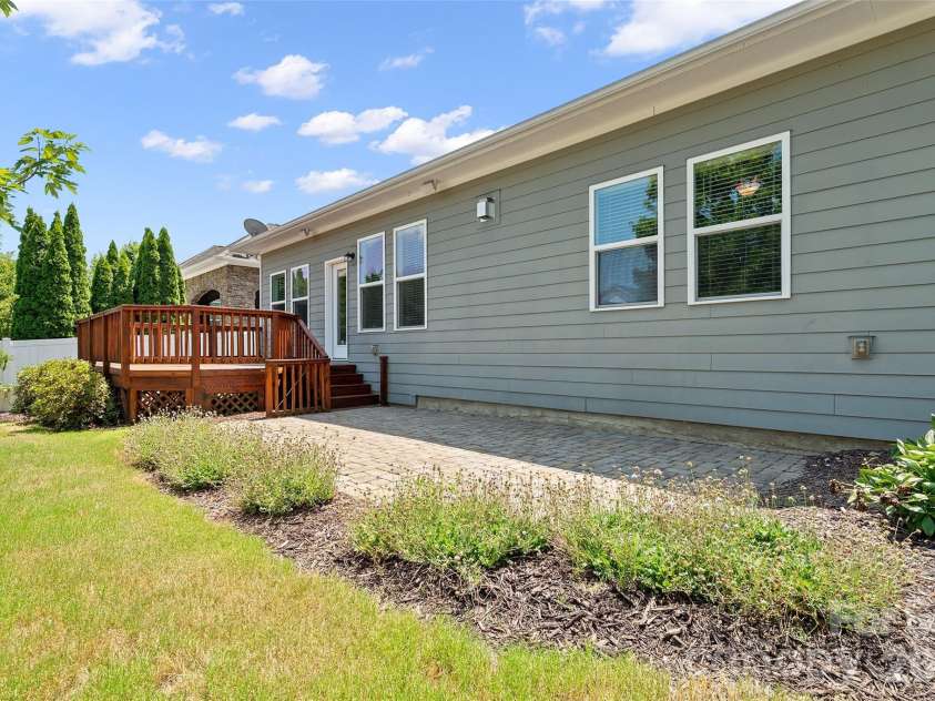 11633 Bradford Park Drive, Davidson, NC 28036.  MLS# CAR4399218, YatesRealty ID 2862. 