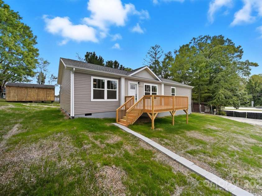 1411 Cliffside Place, Lenoir, NC 28645.  MLS# CAR4298525, YatesRealty ID 2862. 