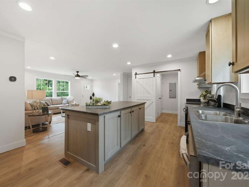 1411 Cliffside Place, Lenoir, NC 28645.  MLS# CAR4298525, YatesRealty ID 2862. 