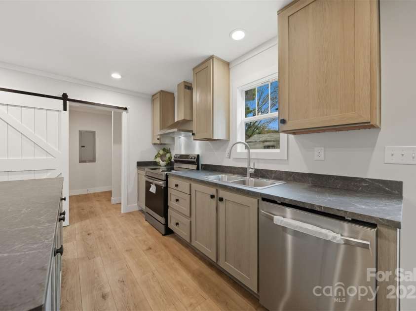 1411 Cliffside Place, Lenoir, NC 28645.  MLS# CAR4298525, YatesRealty ID 2862. 