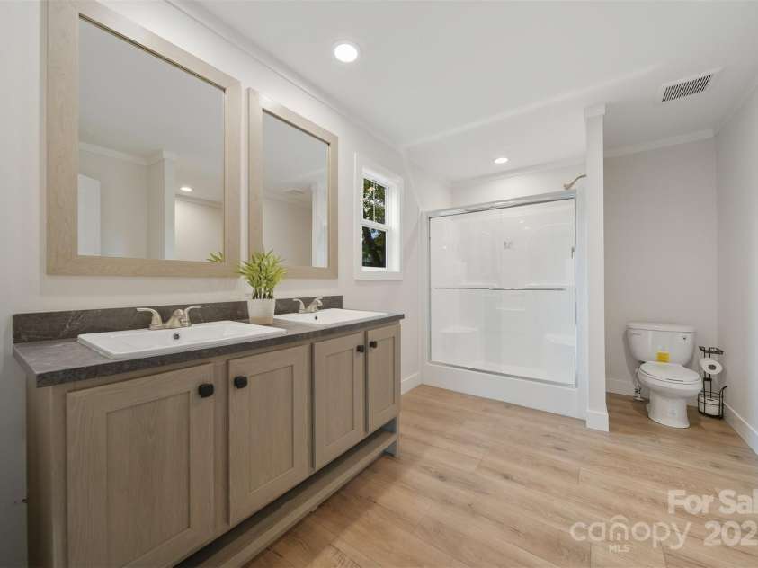 1411 Cliffside Place, Lenoir, NC 28645.  MLS# CAR4298525, YatesRealty ID 2862. 