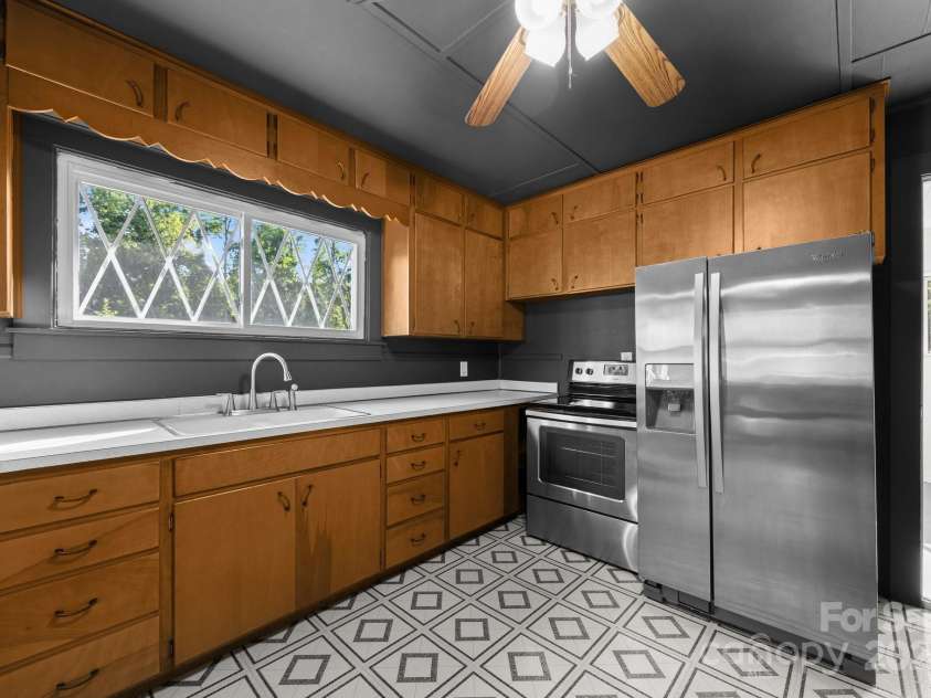 109 Short Street, Waynesville, NC 28786.  MLS# CAR4272804, YatesRealty ID 28620. 