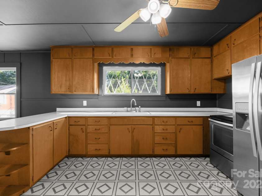 109 Short Street, Waynesville, NC 28786.  MLS# CAR4272804, YatesRealty ID 28620. 
