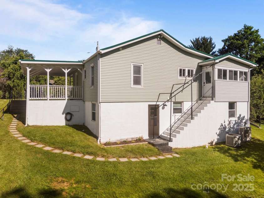 109 Short Street, Waynesville, NC 28786.  MLS# CAR4272804, YatesRealty ID 28620. 