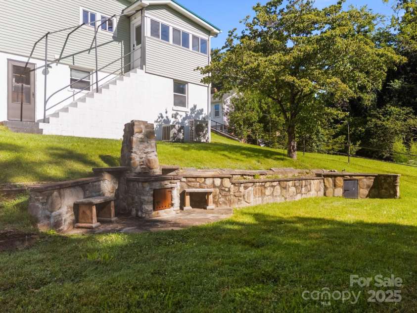 109 Short Street, Waynesville, NC 28786.  MLS# CAR4272804, YatesRealty ID 28620. 