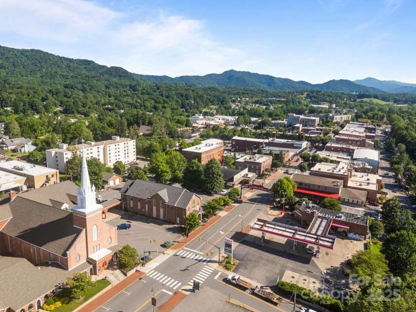 109 Short Street, Waynesville, NC 28786.  MLS# CAR4272804, YatesRealty ID 28620. 