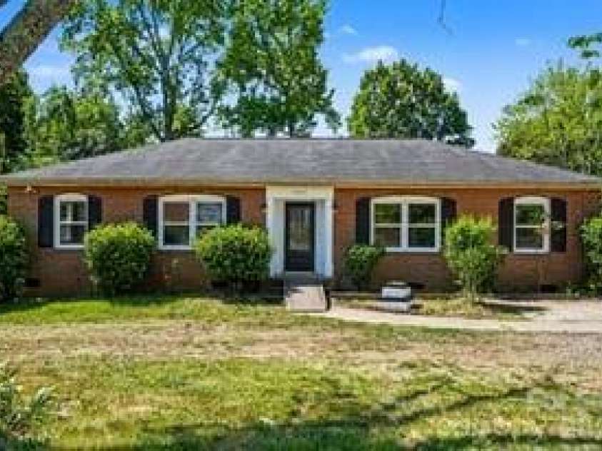 7040 Idlewild Road, Charlotte, NC 28212.  MLS# CAR4373418, YatesRealty ID 28620. 