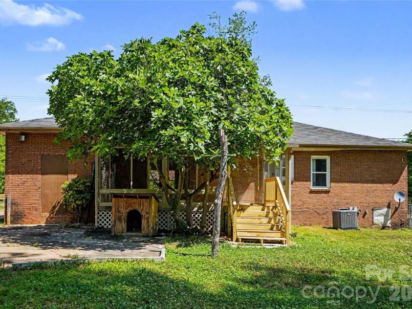 7040 Idlewild Road, Charlotte, NC 28212.  MLS# CAR4373418, YatesRealty ID 28620. 