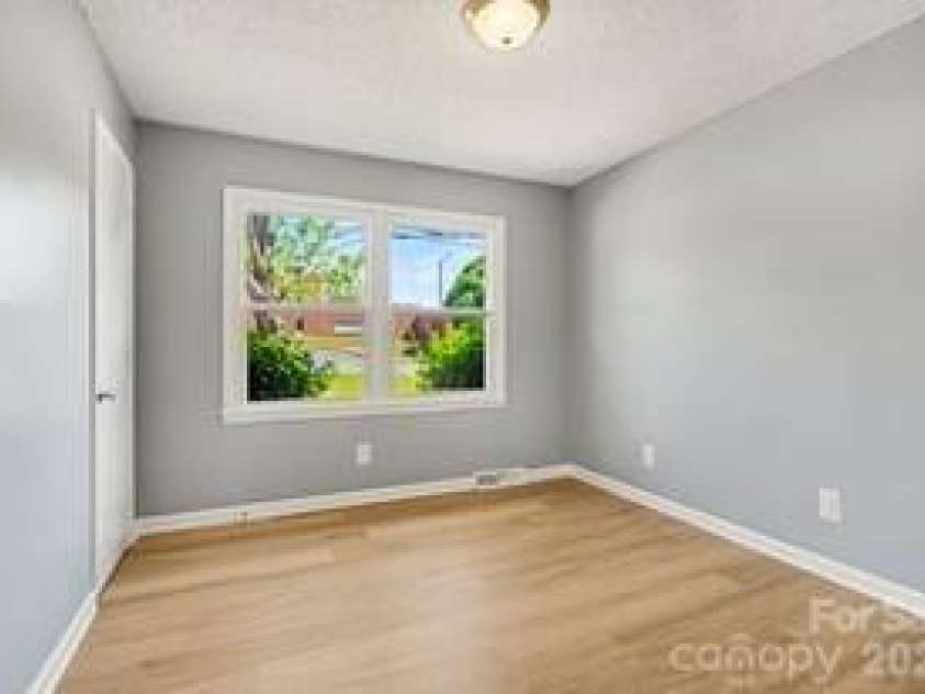 7040 Idlewild Road, Charlotte, NC 28212.  MLS# CAR4373418, YatesRealty ID 28620. 