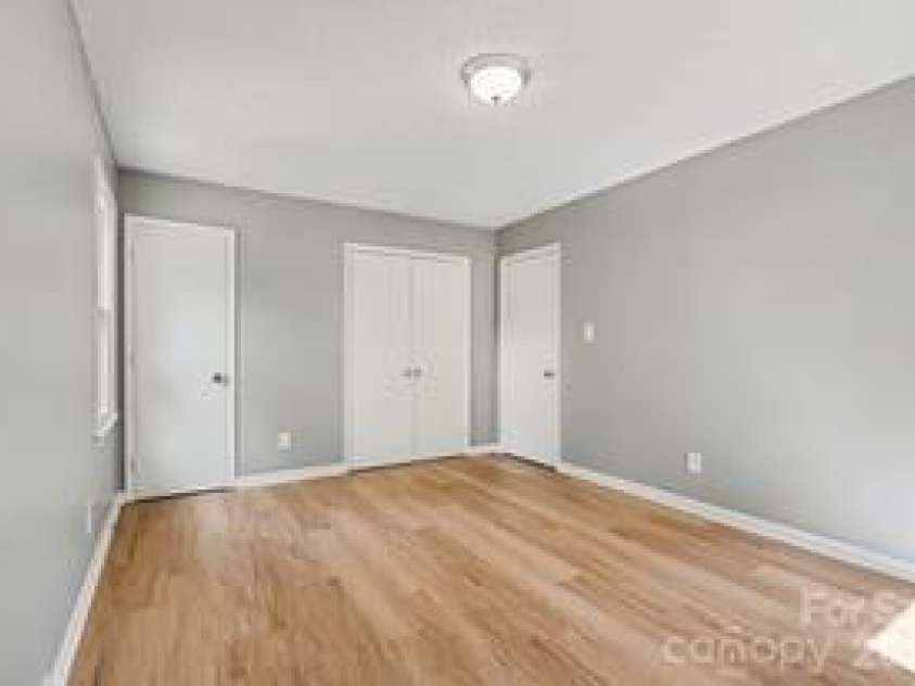 7040 Idlewild Road, Charlotte, NC 28212.  MLS# CAR4373418, YatesRealty ID 28620. 