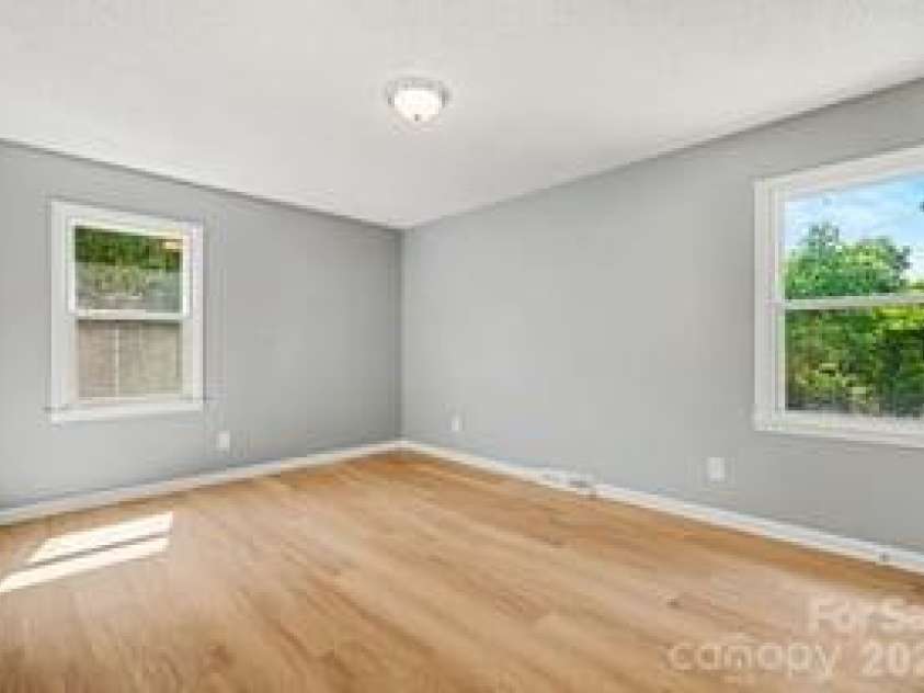 7040 Idlewild Road, Charlotte, NC 28212.  MLS# CAR4373418, YatesRealty ID 28620. 