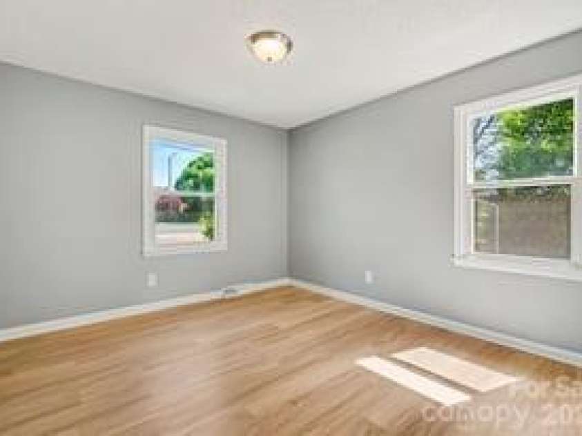 7040 Idlewild Road, Charlotte, NC 28212.  MLS# CAR4373418, YatesRealty ID 28620. 