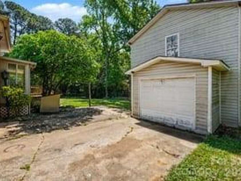 7040 Idlewild Road, Charlotte, NC 28212.  MLS# CAR4373418, YatesRealty ID 28620. 