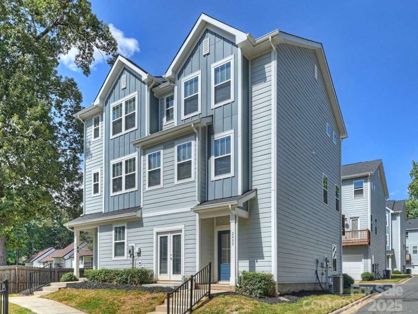 2405 Via del Conte Alley, Charlotte, NC 28205.  MLS# CAR4284982, YatesRealty ID 28622. 