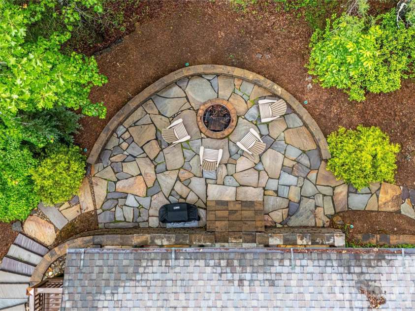 82 Sky Vista Lane, Hendersonville, NC 28792.  MLS# CAR4386634, YatesRealty ID 28622. 
