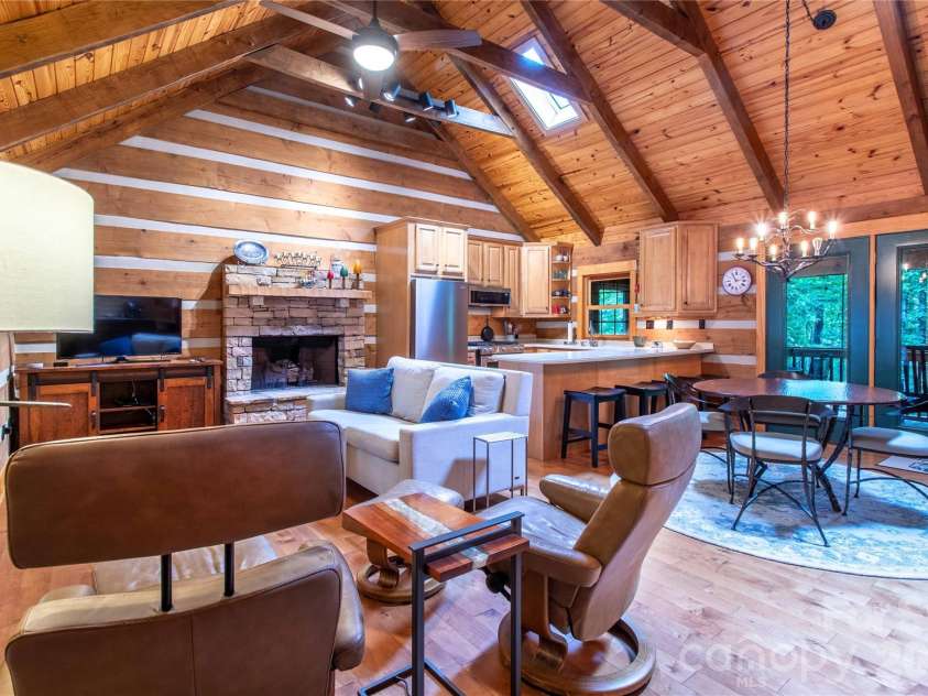 82 Sky Vista Lane, Hendersonville, NC 28792.  MLS# CAR4386634, YatesRealty ID 28622. 