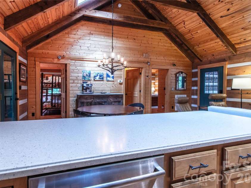 82 Sky Vista Lane, Hendersonville, NC 28792.  MLS# CAR4386634, YatesRealty ID 28622. 