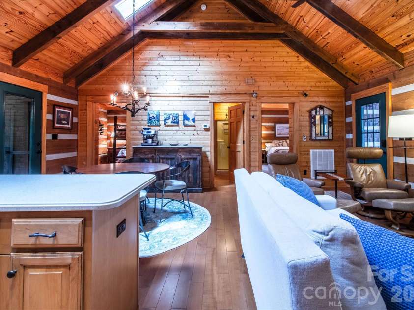 82 Sky Vista Lane, Hendersonville, NC 28792.  MLS# CAR4386634, YatesRealty ID 28622. 