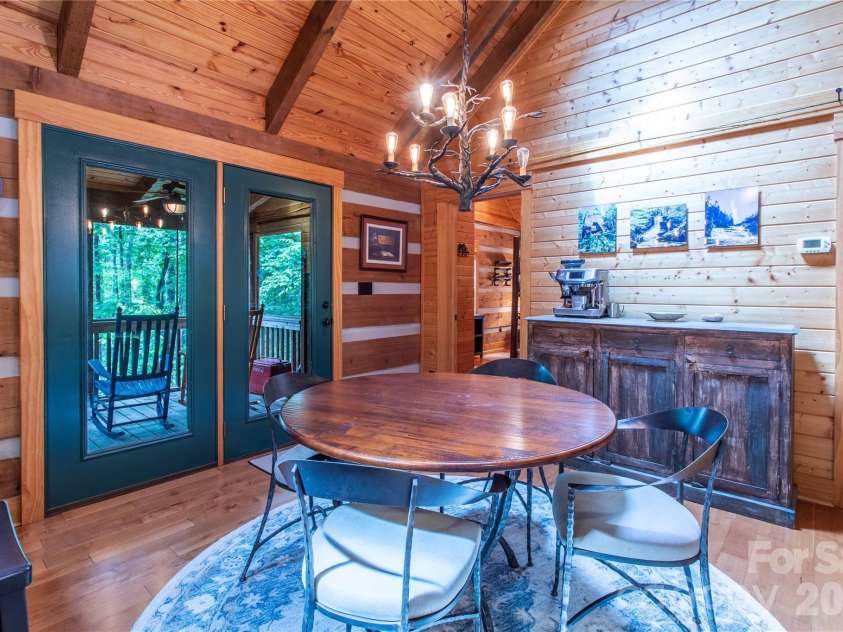 82 Sky Vista Lane, Hendersonville, NC 28792.  MLS# CAR4386634, YatesRealty ID 28622. 