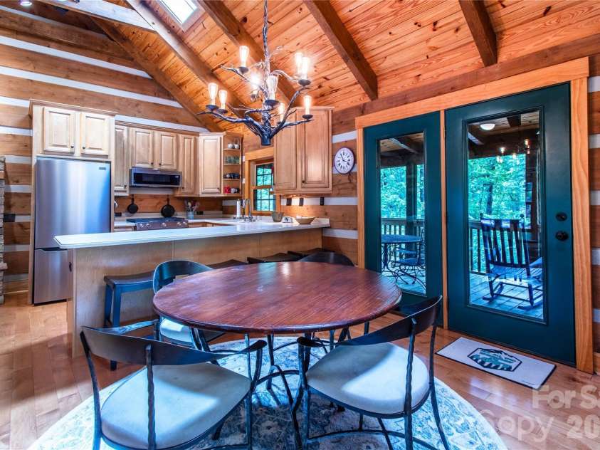 82 Sky Vista Lane, Hendersonville, NC 28792.  MLS# CAR4386634, YatesRealty ID 28622. 