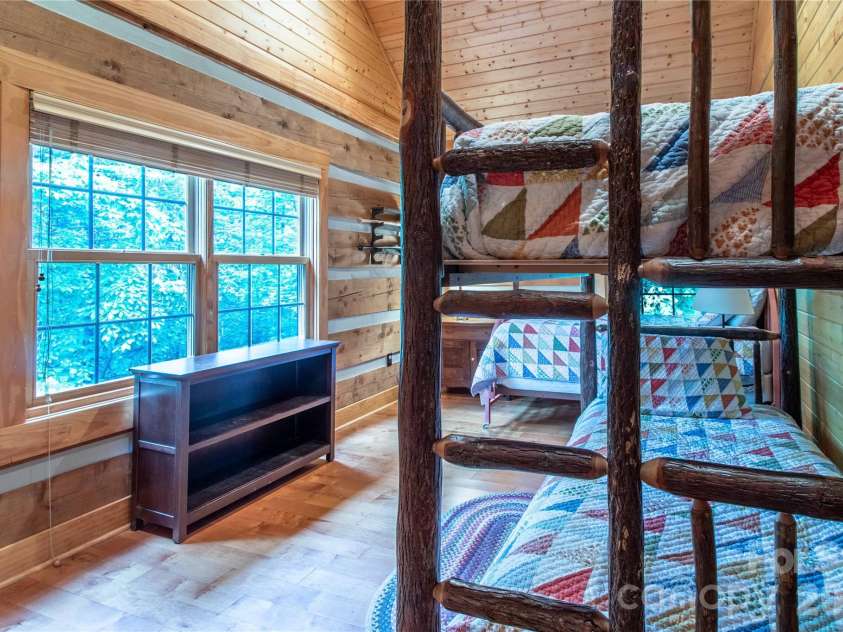82 Sky Vista Lane, Hendersonville, NC 28792.  MLS# CAR4386634, YatesRealty ID 28622. 