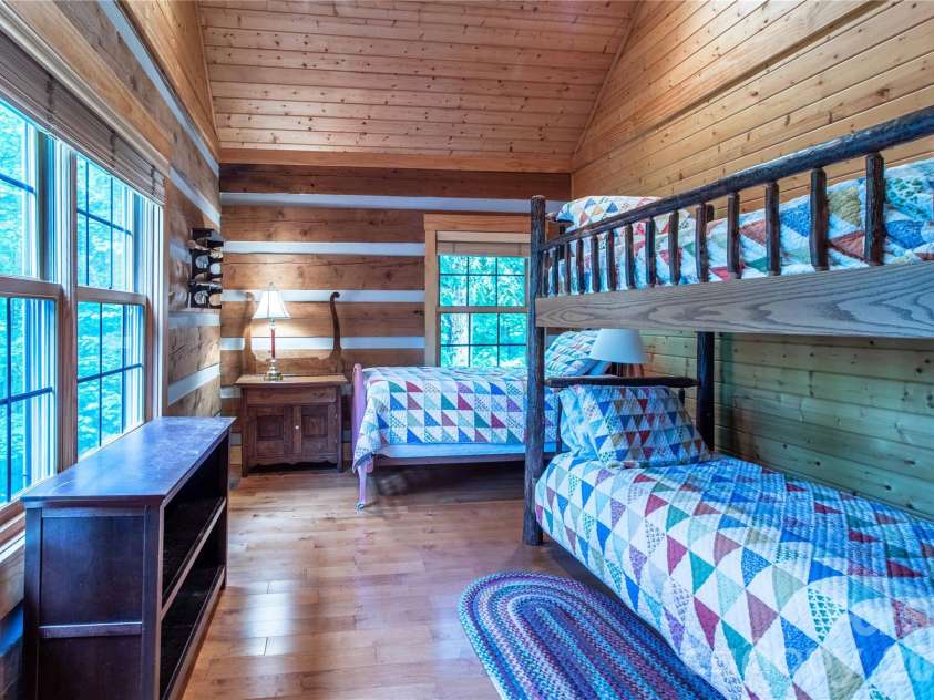 82 Sky Vista Lane, Hendersonville, NC 28792.  MLS# CAR4386634, YatesRealty ID 28622. 