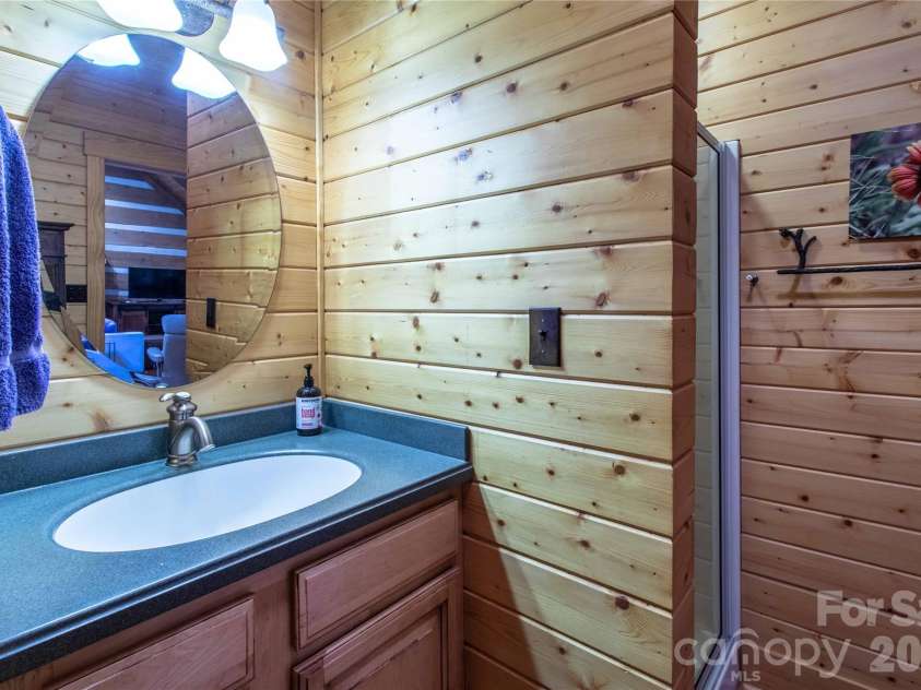 82 Sky Vista Lane, Hendersonville, NC 28792.  MLS# CAR4386634, YatesRealty ID 28622. 