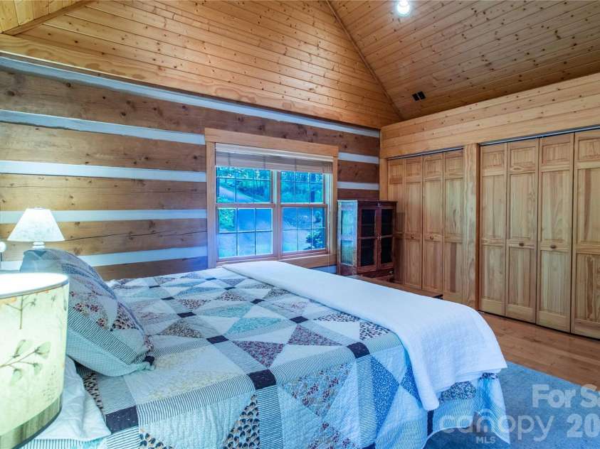82 Sky Vista Lane, Hendersonville, NC 28792.  MLS# CAR4386634, YatesRealty ID 28622. 