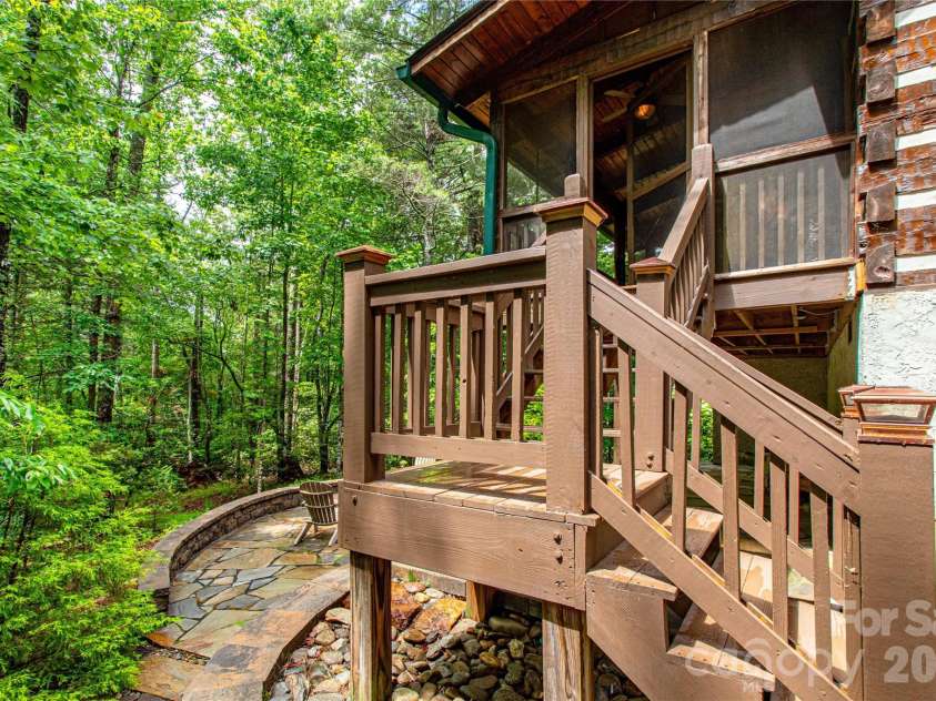 82 Sky Vista Lane, Hendersonville, NC 28792.  MLS# CAR4386634, YatesRealty ID 28622. 