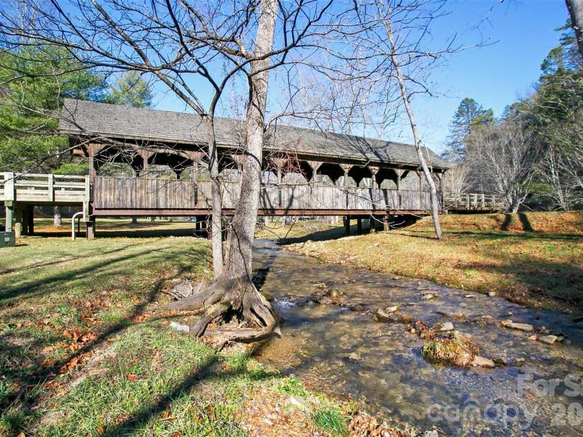 82 Sky Vista Lane, Hendersonville, NC 28792.  MLS# CAR4386634, YatesRealty ID 28622. 