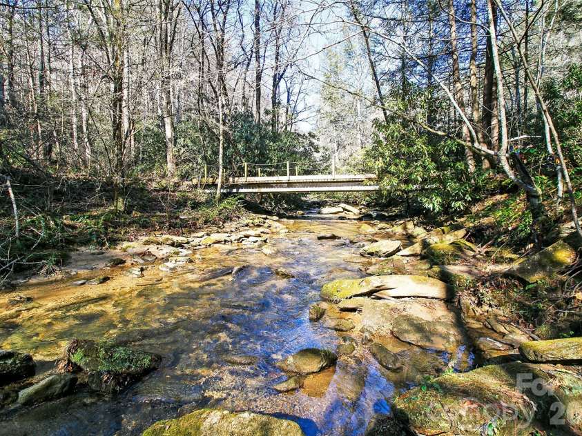 82 Sky Vista Lane, Hendersonville, NC 28792.  MLS# CAR4386634, YatesRealty ID 28622. 