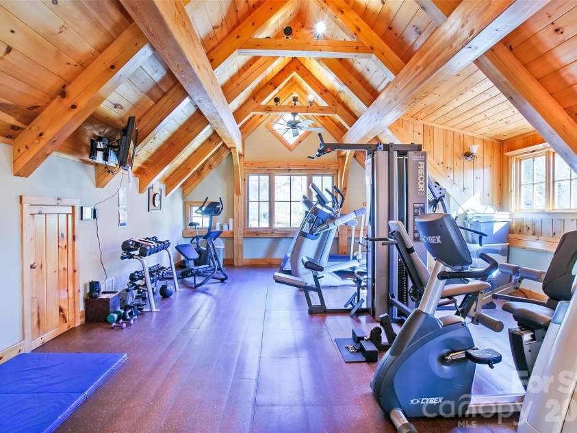 82 Sky Vista Lane, Hendersonville, NC 28792.  MLS# CAR4386634, YatesRealty ID 28622. 