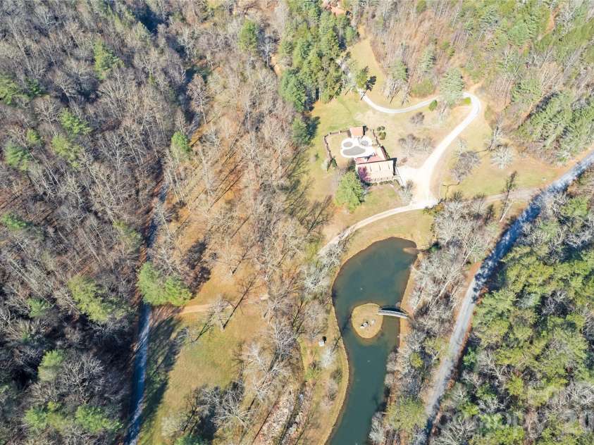 82 Sky Vista Lane, Hendersonville, NC 28792.  MLS# CAR4386634, YatesRealty ID 28622. 