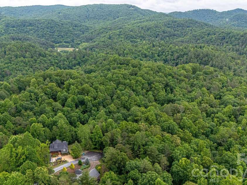 82 Sky Vista Lane, Hendersonville, NC 28792.  MLS# CAR4386634, YatesRealty ID 28622. 