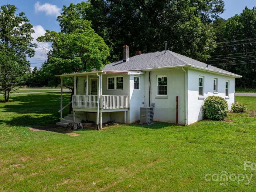 921 Spencer Road, Conover, NC 28613.  MLS# CAR4272175, YatesRealty ID 28623. 