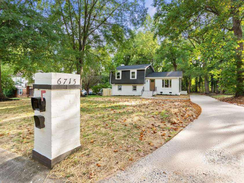 6715 Olde Savannah Road, Charlotte, NC 28227.  MLS# CAR4279168, YatesRealty ID 28625. 