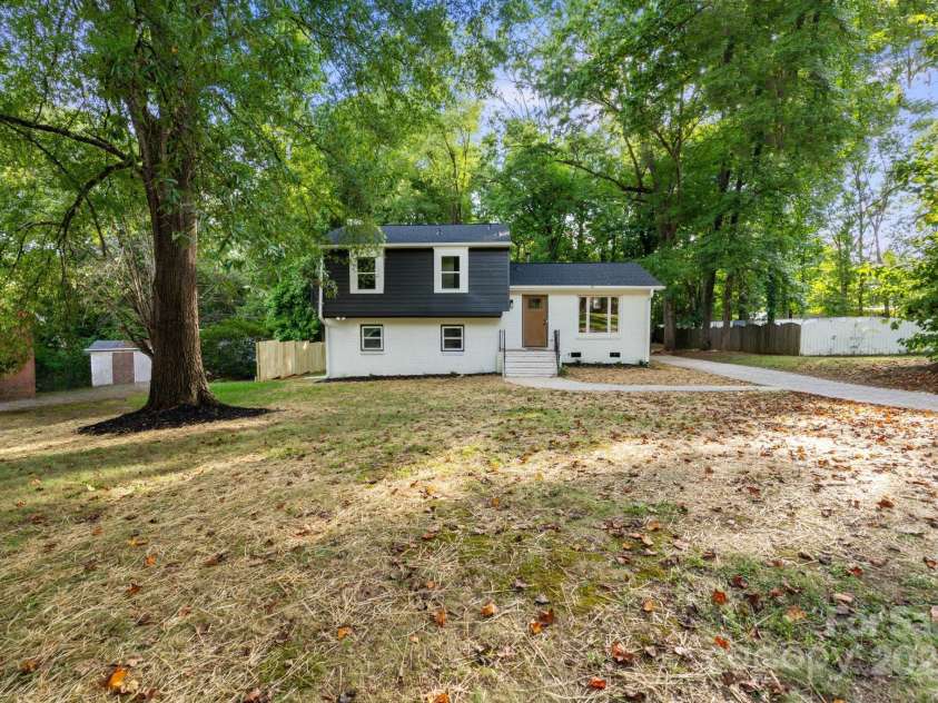 6715 Olde Savannah Road, Charlotte, NC 28227.  MLS# CAR4279168, YatesRealty ID 28625. 