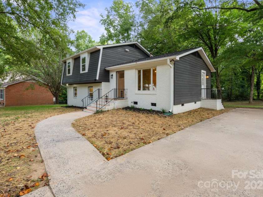 6715 Olde Savannah Road, Charlotte, NC 28227.  MLS# CAR4279168, YatesRealty ID 28625. 